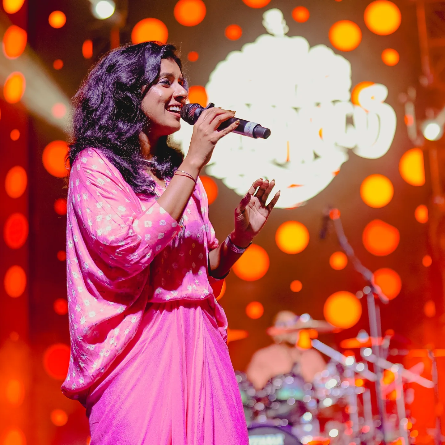 Singer in pink saree at the lawn concert